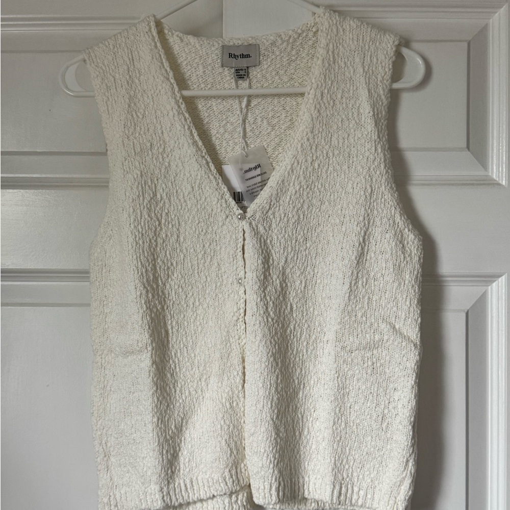 Rhythm. Women's V-Neck Sweater Vest in Cream